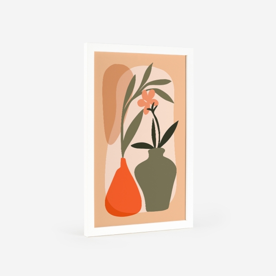 Poster minimalista de dois vasos. Um de cor laranja, com um pescoço fino, e outro verde-oliva, com um corpo mais amplo. Ambos com representações simplificadas de plantas. 5